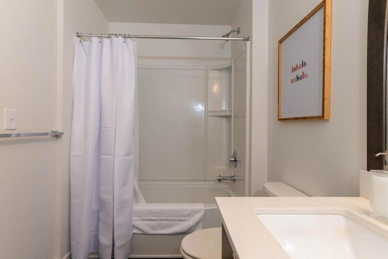 Self Check-In-Washer-Dryer-4Ksmart Tv-King Bed-Gym Такома Екстериор снимка