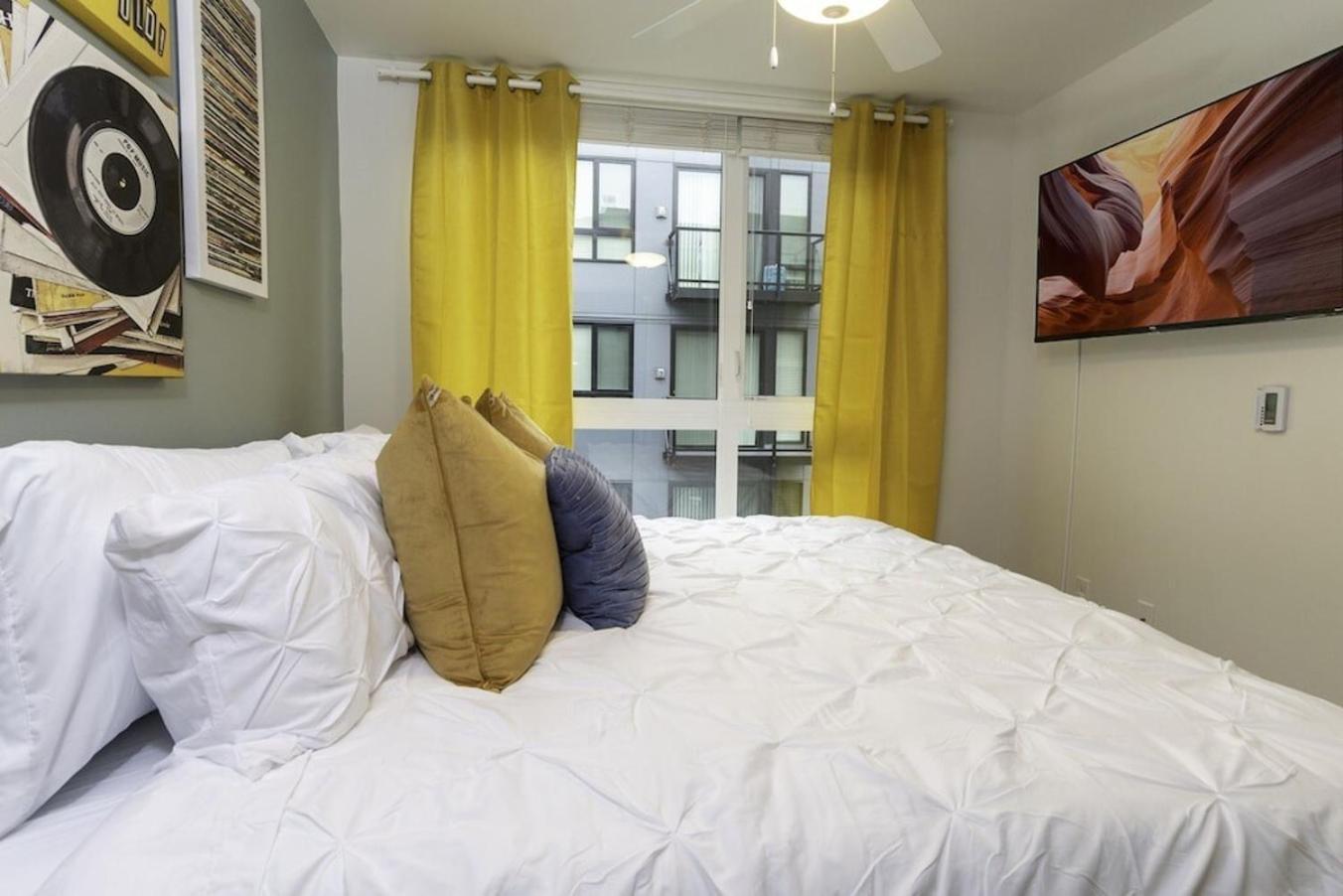 Self Check-In-Washer-Dryer-4Ksmart Tv-King Bed-Gym Такома Екстериор снимка