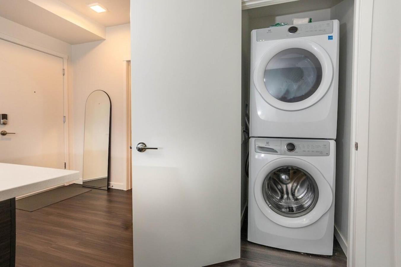 Self Check-In-Washer-Dryer-4Ksmart Tv-King Bed-Gym Такома Екстериор снимка