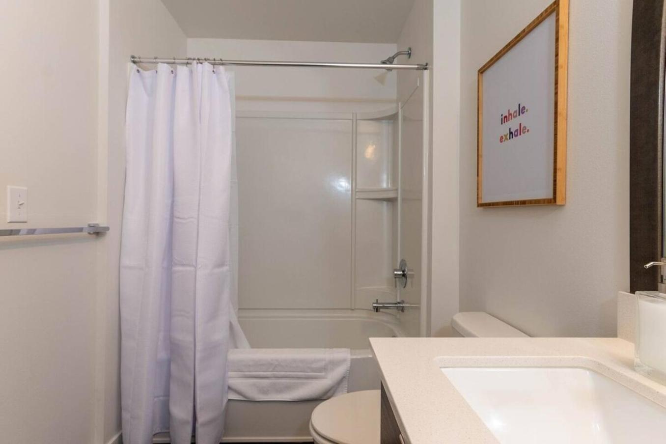 Self Check-In-Washer-Dryer-4Ksmart Tv-King Bed-Gym Такома Екстериор снимка
